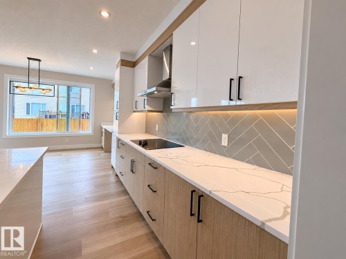 16 Middleton Close, Leduc, AB - Indoor Photo Showing Kitchen With Upgraded Kitchen