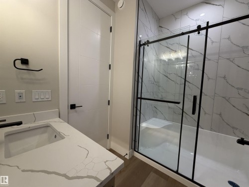 16 Middleton Close, Leduc, AB - Indoor Photo Showing Bathroom