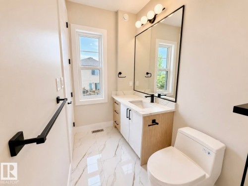 16 Middleton Close, Leduc, AB - Indoor Photo Showing Bathroom