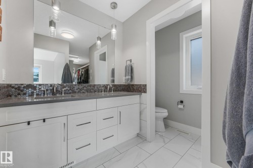 8715 83 Avenue Nw, Edmonton, AB 