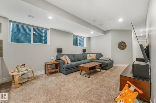 8715 83 Avenue Nw, Edmonton, AB 