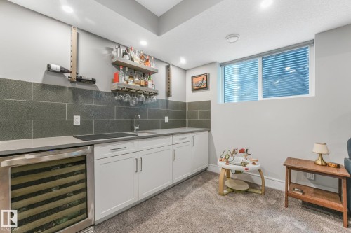 8715 83 Avenue Nw, Edmonton, AB 