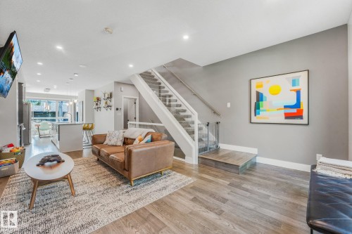 8715 83 Avenue Nw, Edmonton, AB 