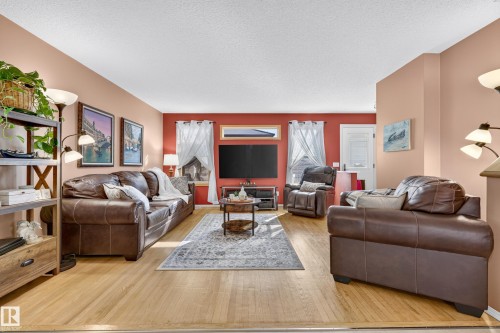 Hardwood-finish flooring throughout, complemented by a white ceiling and contrasting wall colors - 1223 Gillespie Crescent Nw, Edmonton, AB 