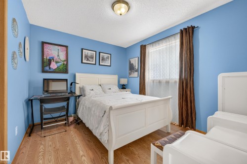 Hardwood-finish flooring, light blue wall paint, single window, and a flush-mount ceiling light fixture - 1223 Gillespie Crescent Nw, Edmonton, AB 
