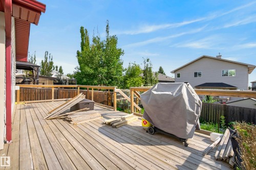Expansive wood deck with a perimeter wood railing and privacy fencing - 15213 49A Street Nw, Edmonton, AB 