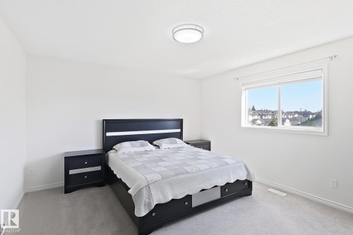 Recessed lighting fixture, white window blinds, white window frame, and neutral wall color - 3525 22 St Nw, Edmonton, AB 
