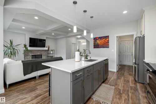 3911 Claxton Loop Sw, Edmonton, AB 