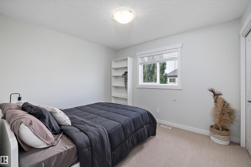 3911 Claxton Loop Sw, Edmonton, AB 