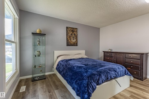 Neutral wall tones, and white trim - 7408 180 Street Nw, Edmonton, AB 