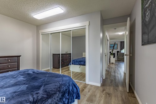 Mirrored closet doors, and white trim accents - 7408 180 Street Nw, Edmonton, AB 