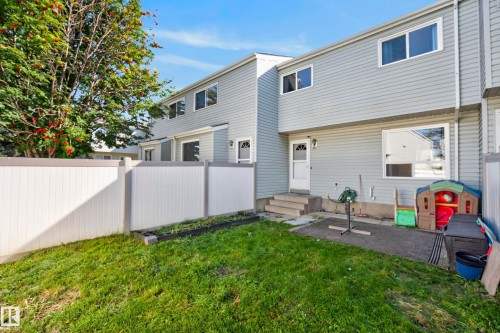 Fenced yard with a concrete patio and direct access to the interior - 141 Dickinsfield Court Nw, Edmonton, AB 