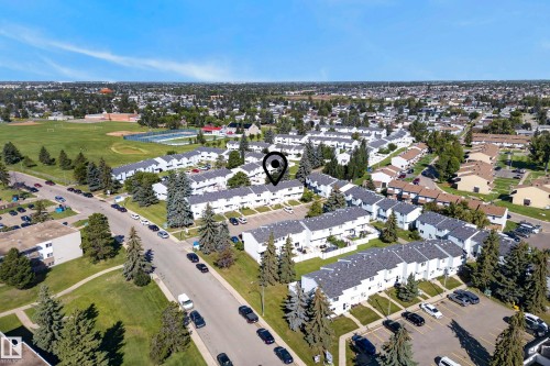 Townhouse community with mature trees and ample parking - 141 Dickinsfield Court Nw, Edmonton, AB 