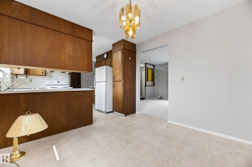 11607 139 Avenue Nw, Edmonton, AB - Indoor Photo Showing Kitchen