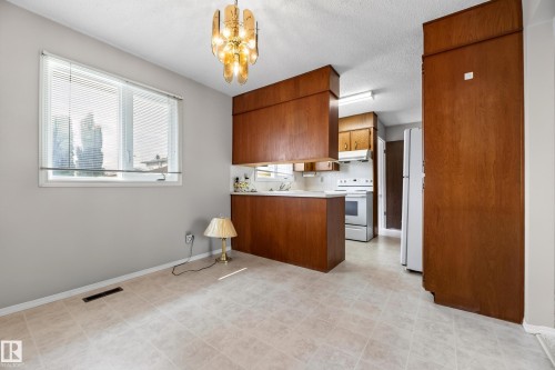 11607 139 Avenue Nw, Edmonton, AB - Indoor Photo Showing Kitchen
