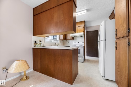 11607 139 Avenue Nw, Edmonton, AB - Indoor Photo Showing Kitchen