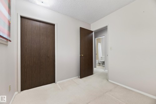 11607 139 Avenue Nw, Edmonton, AB - Indoor