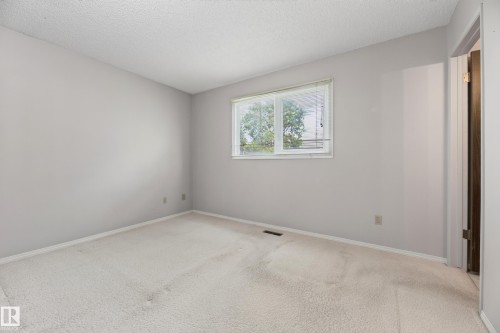 11607 139 Avenue Nw, Edmonton, AB - Indoor Photo Showing Other Room