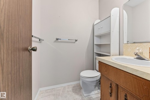 11607 139 Avenue Nw, Edmonton, AB - Indoor Photo Showing Bathroom
