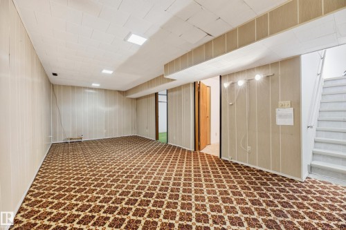 11607 139 Avenue Nw, Edmonton, AB - Indoor