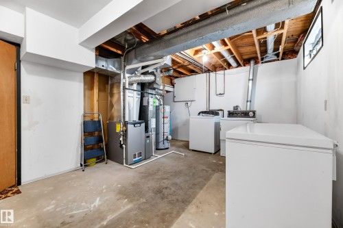 11607 139 Avenue Nw, Edmonton, AB - Indoor Photo Showing Laundry Room