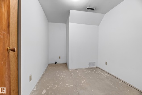 11607 139 Avenue Nw, Edmonton, AB - Indoor Photo Showing Other Room
