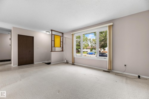 11607 139 Avenue Nw, Edmonton, AB - Indoor Photo Showing Other Room