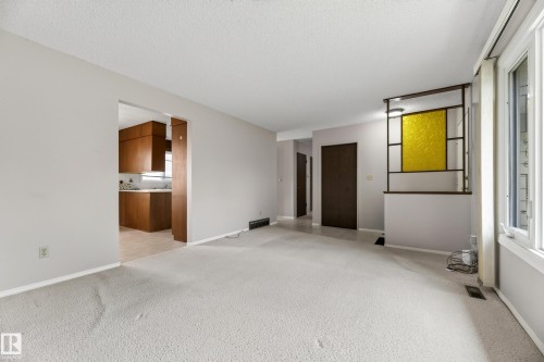 11607 139 Avenue Nw, Edmonton, AB - Indoor Photo Showing Other Room