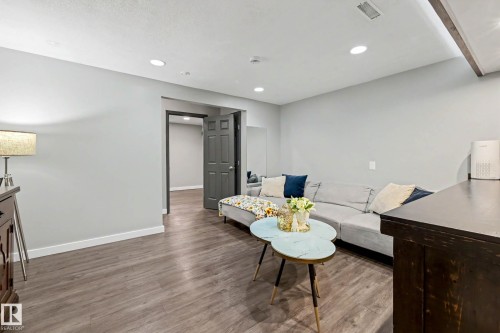 12115 40 Avenue Nw, Edmonton, AB 