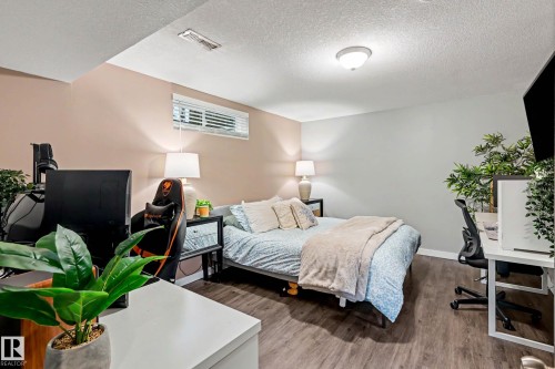 12115 40 Avenue Nw, Edmonton, AB 