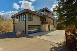 9213 97 Street NW  Edmonton, AB T6E 3L1