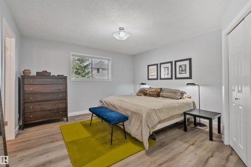 Neutral wall paint with wood-finish flooring - 18812 89 Avenue Nw, Edmonton, AB 