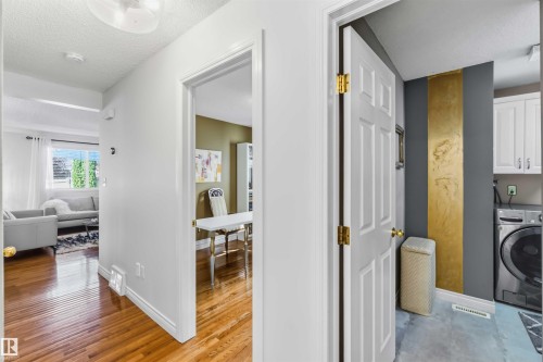 Hardwood flooring throughout main areas - 522 Klarvatten Lake Wynd Nw, Edmonton, AB 