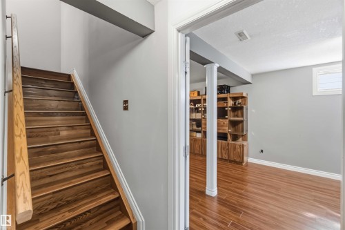 Hardwood staircase with natural wood handrail - 522 Klarvatten Lake Wynd Nw, Edmonton, AB 