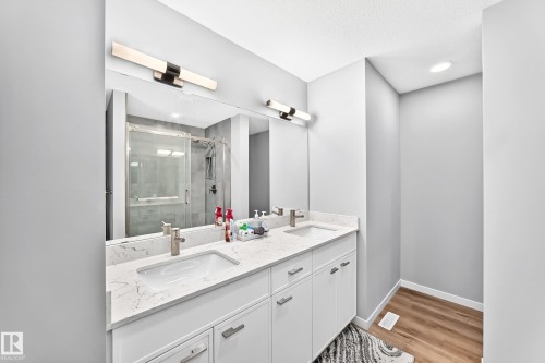 Dual vanity with undermount sinks and light-toned countertops - 479 39 St Sw, Edmonton, AB 