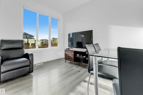 Expansive window providing ample natural light - #62 2710 66 St Sw, Edmonton, AB 