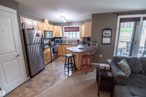 #124 300 Spruce Ridge Rd, Spruce Grove, AB - Indoor Photo Showing Kitchen With Double Sink