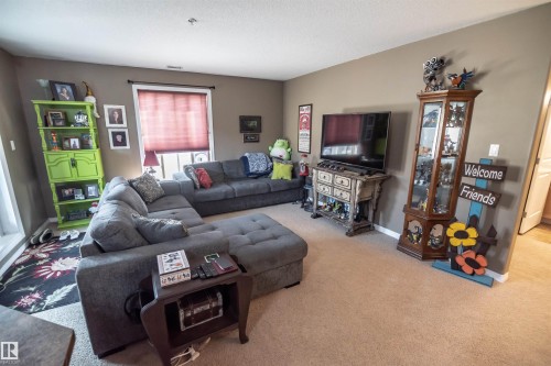 #124 300 Spruce Ridge Rd, Spruce Grove, AB - Indoor Photo Showing Living Room