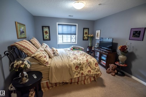 #124 300 Spruce Ridge Rd, Spruce Grove, AB - Indoor Photo Showing Bedroom