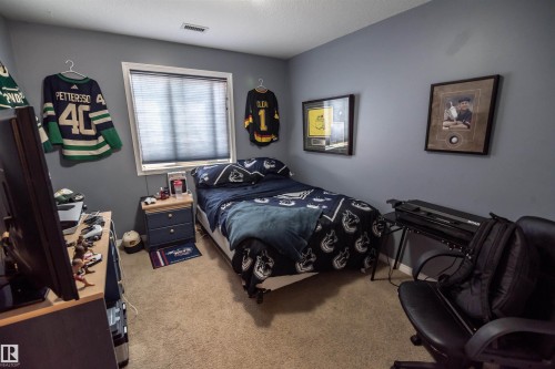#124 300 Spruce Ridge Rd, Spruce Grove, AB - Indoor Photo Showing Bedroom