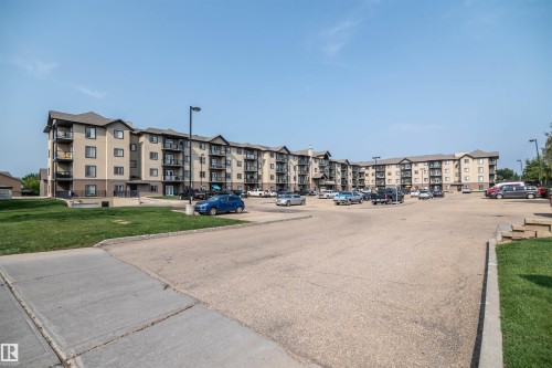 #124 300 Spruce Ridge Rd, Spruce Grove, AB - Outdoor With Facade