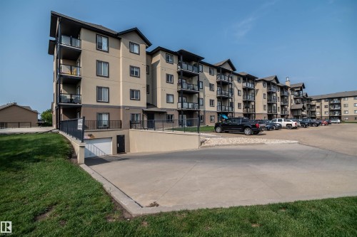 #124 300 Spruce Ridge Rd, Spruce Grove, AB - Outdoor With Facade