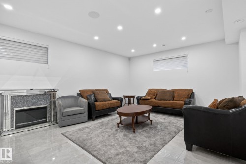 7304 164 Avenue Nw, Edmonton, AB 