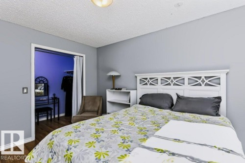 White headboard with decorative paneling - 18431 95A Avenue Nw, Edmonton, AB 