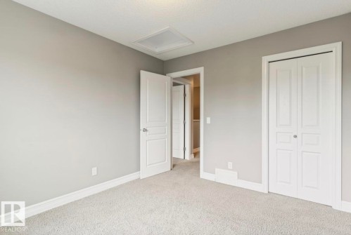 Neutral-toned room with light gray walls, white trim, and light-colored carpet flooring - 79 Catalina Crest, Fort Saskatchewan, AB - Indoor
