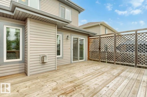 Spacious outdoor deck featuring wood flooring and a lattice privacy screen - 79 Catalina Crest, Fort Saskatchewan, AB - Outdoor With Deck Patio Veranda With Exterior