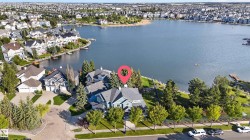 Lakefront property with direct water access - 