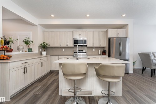 2120 Muckleplum Crescent Sw, Edmonton, AB 