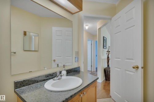 18920 78 Avenue Nw, Edmonton, AB - Indoor Photo Showing Bathroom