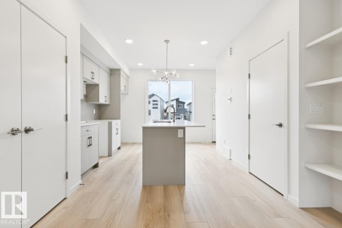 8148 228 Street Nw, Edmonton, AB 
